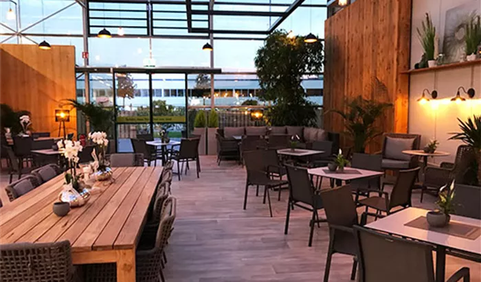 Ritterhude_Cafe_Gastraum_beleuchtet.jpg