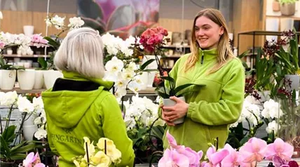 Leonie und Kollegin Orchideen-20240116-WA0013.jpg